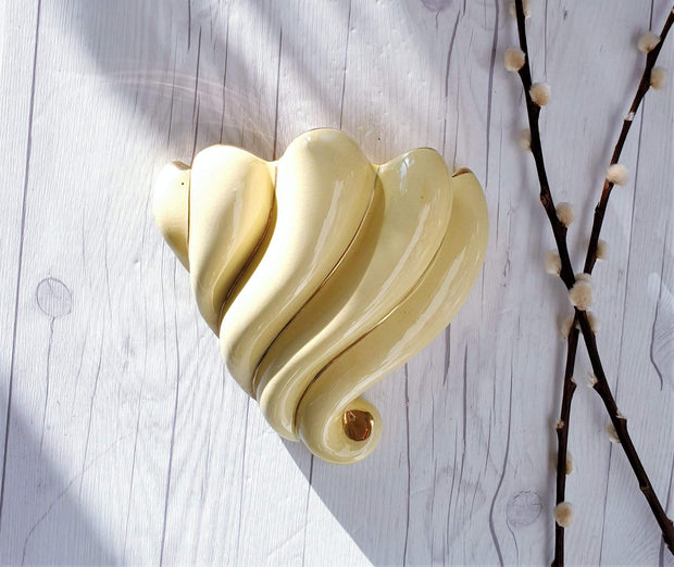 AnyesAttic Ceramic 1950s - 60s Mid Century Sadler att. Gloss Pale Lemon and 22 ct. Gold Decor, Shell Wall Pocket Vase