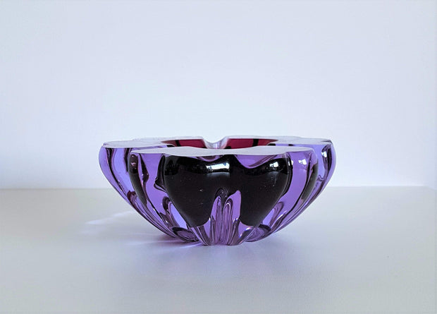 Murano Glass 1960s Italian Murano Sommerso Sculpted Art Glass Neodymium / Alexandrite and D. Pink Dish