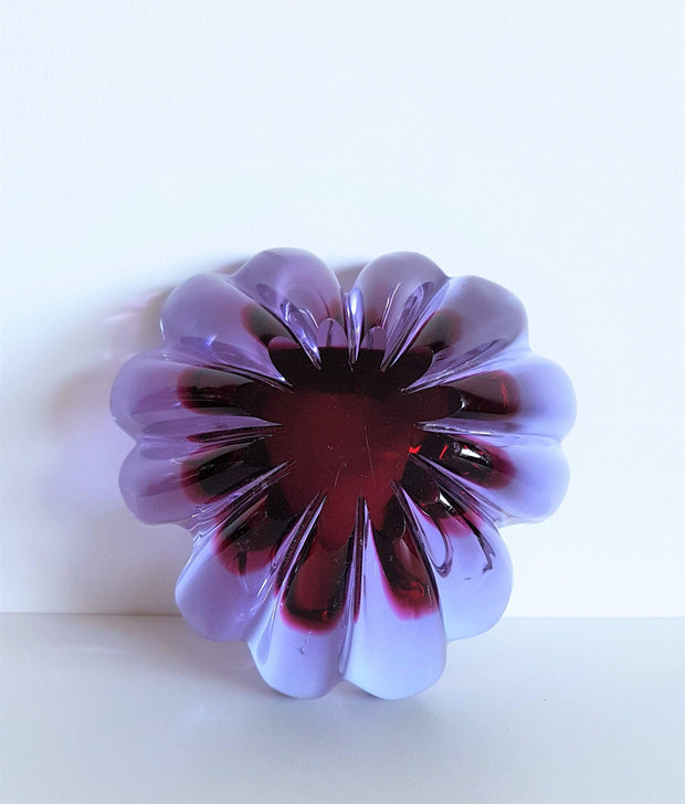 Murano Glass 1960s Italian Murano Sommerso Sculpted Art Glass Neodymium / Alexandrite and D. Pink Dish