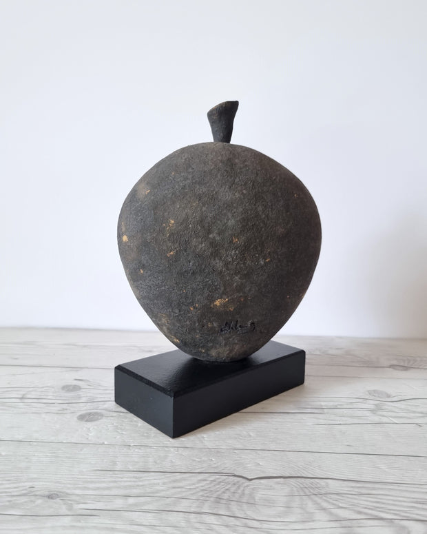 Tremaen Ceramic Alf Ekberg for Källna Studio Pottery, Black Stoneware Gold Gilding Damson Sculpture, Swedish