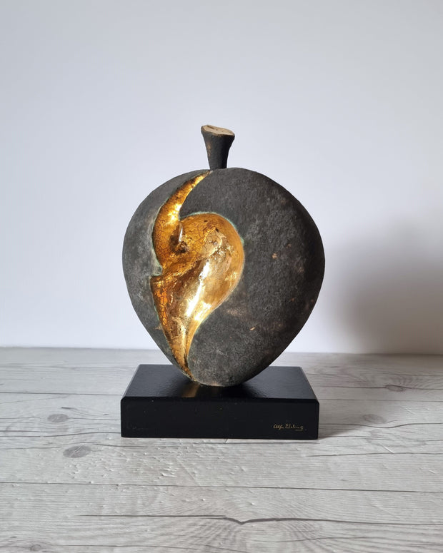 Tremaen Ceramic Alf Ekberg for Källna Studio Pottery, Black Stoneware Gold Gilding Damson Sculpture, Swedish