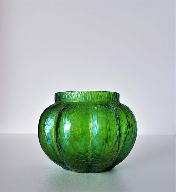 Kralik Glass Glass Antique / Vintage 1910s-30s Kralik Art Nouveau Iridescent Emerald Green Martelé Decor Art Glass Vase