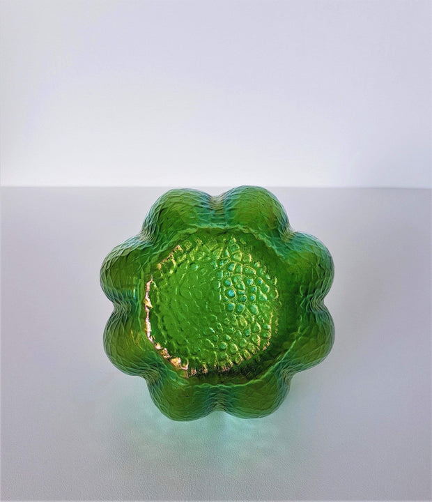 Kralik Glass Glass Antique / Vintage 1910s-30s Kralik Art Nouveau Iridescent Emerald Green Martelé Decor Art Glass Vase