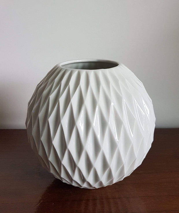 Thomas Porcelain Porcelain Collectors: 1959 – 77 West German Thomas Modernist Op Art Panton Era White Honeycomb Porcelain Vase