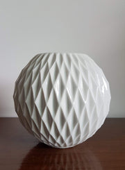 Thomas Porcelain Porcelain Collectors: 1959 – 77 West German Thomas Modernist Op Art Panton Era White Honeycomb Porcelain Vase