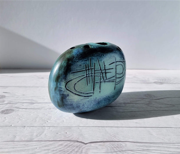 Studio Pottery Ceramic Cornish Studio Pottery, Tremaen, Tremar att. Modernist Pebble / Moon Vase, 1970s-80s, British