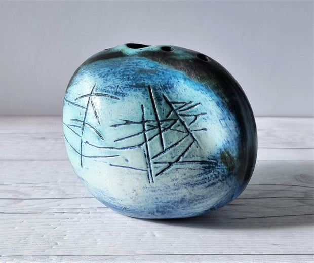 Studio Pottery Ceramic Cornish Studio Pottery, Tremaen, Tremar att. Modernist Pebble / Moon Vase, 1970s-80s, British