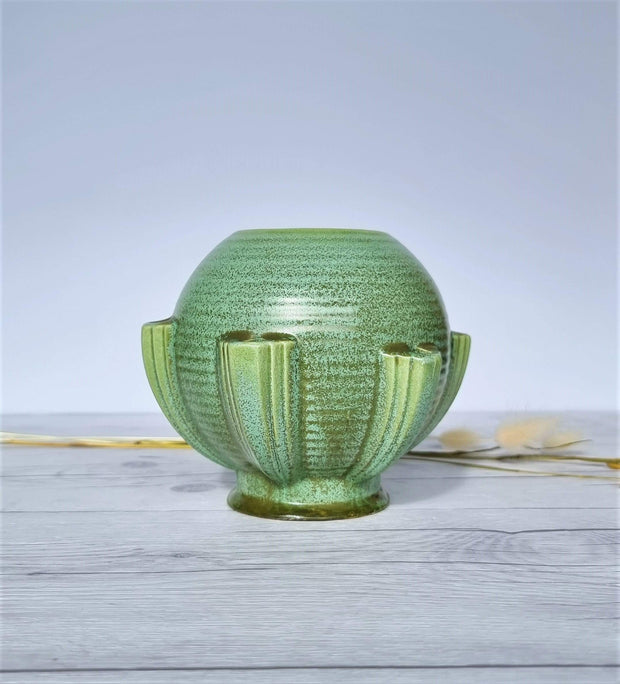 Wadeheath Ceramics Ceramic Flaxman Ware by Wadeheath Lime, Mint and Demerara Sugar Palette Art Deco Ball Vase, 1930s, Rare Form