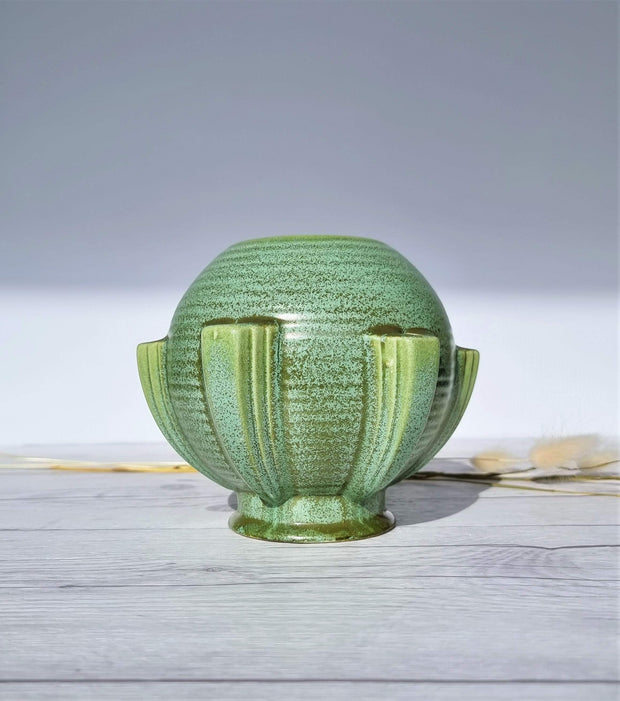 Wadeheath Ceramics Ceramic Flaxman Ware by Wadeheath Lime, Mint and Demerara Sugar Palette Art Deco Ball Vase, 1930s, Rare Form