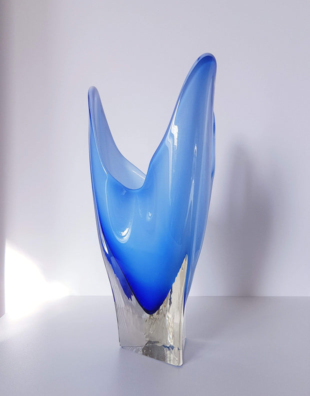 Hineri Iwatsu Glass 1960s Japanese Hineri Iwatsu Blue and White Cased Glass, Sculpted 3 Lobed 'Fazzoletto' Vase