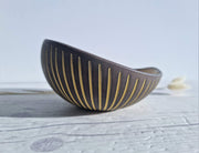 Upsala Ekeby Ceramic Hjordis Oldfors for Upsala Ekeby, 1954 'Kokos' (Coconut) Series, Modernist Sculptural Sgraffito Dish