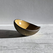 Upsala Ekeby Ceramic Hjordis Oldfors for Upsala Ekeby, 1954 'Kokos' (Coconut) Series, Modernist Sculptural Sgraffito Dish