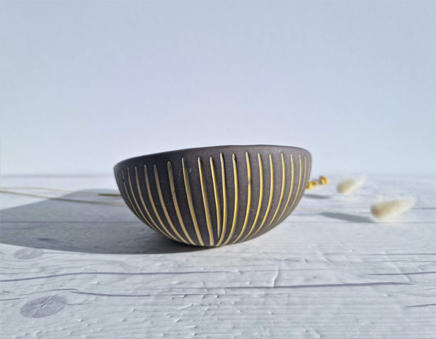 Upsala Ekeby Ceramic Hjordis Oldfors for Upsala Ekeby, 1954 'Kokos' (Coconut) Series, Modernist Sculptural Sgraffito Dish