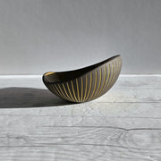 Upsala Ekeby Ceramic Hjordis Oldfors for Upsala Ekeby, 1954 'Kokos' (Coconut) Series, Modernist Sculptural Sgraffito Dish