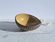 Upsala Ekeby Ceramic Hjordis Oldfors for Upsala Ekeby, 1954 'Kokos' (Coconut) Series, Modernist Sculptural Sgraffito Dish