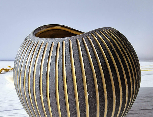 Upsala Ekeby Ceramic Hjordis Oldfors for Upsala Ekeby, 1954 'Kokos' (Coconut) Series, Modernist Sculptural Sgraffito Vase