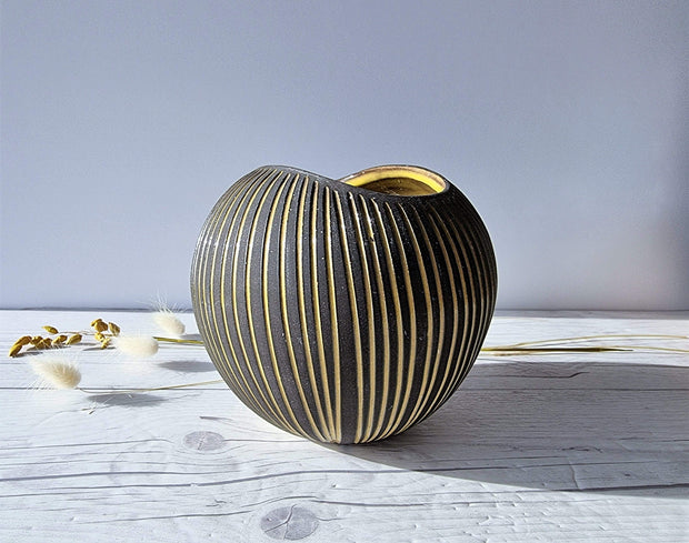 Upsala Ekeby Ceramic Hjordis Oldfors for Upsala Ekeby, 1954 'Kokos' (Coconut) Series, Modernist Sculptural Sgraffito Vase