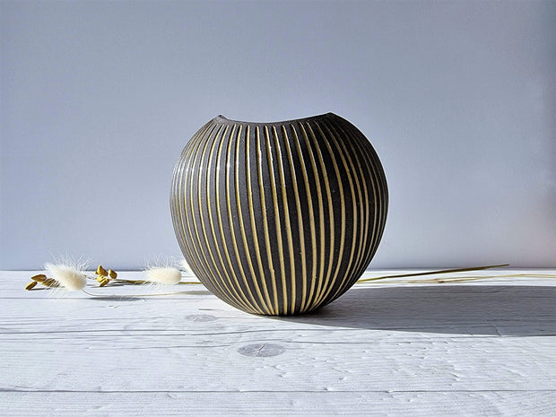 Upsala Ekeby Ceramic Hjordis Oldfors for Upsala Ekeby, 1954 'Kokos' (Coconut) Series, Modernist Sculptural Sgraffito Vase