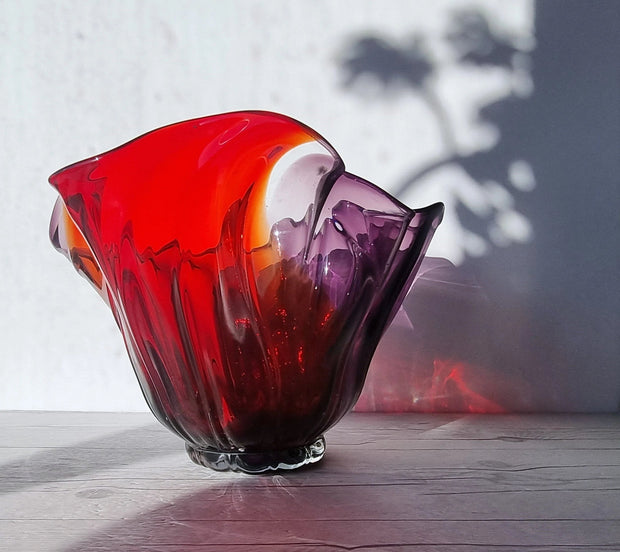 Hineri Iwatsu Glass Iwatsu Hineri Glassworks att, Scarlet and Violet Art Glass Abstract Anemone Centrepiece, 1960s-70s