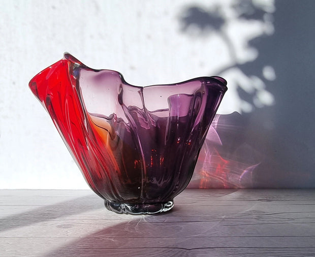 Hineri Iwatsu Glass Iwatsu Hineri Glassworks att, Scarlet and Violet Art Glass Abstract Anemone Centrepiece, 1960s-70s