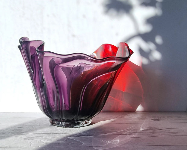 Hineri Iwatsu Glass Iwatsu Hineri Glassworks att, Scarlet and Violet Art Glass Abstract Anemone Centrepiece, 1960s-70s