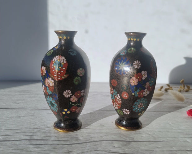 Asian Art Metals Pair of Takahara Komajiro Cloisonne Faceted Bud Vases, Kyoto-Jippo ware, Late Meiji Era, Japanese