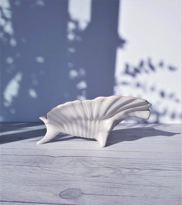 Poole Pottery Ceramic Poole Pottery Twintone Series Ceramic Conch Shell in Peach and Gull, 1950s, British