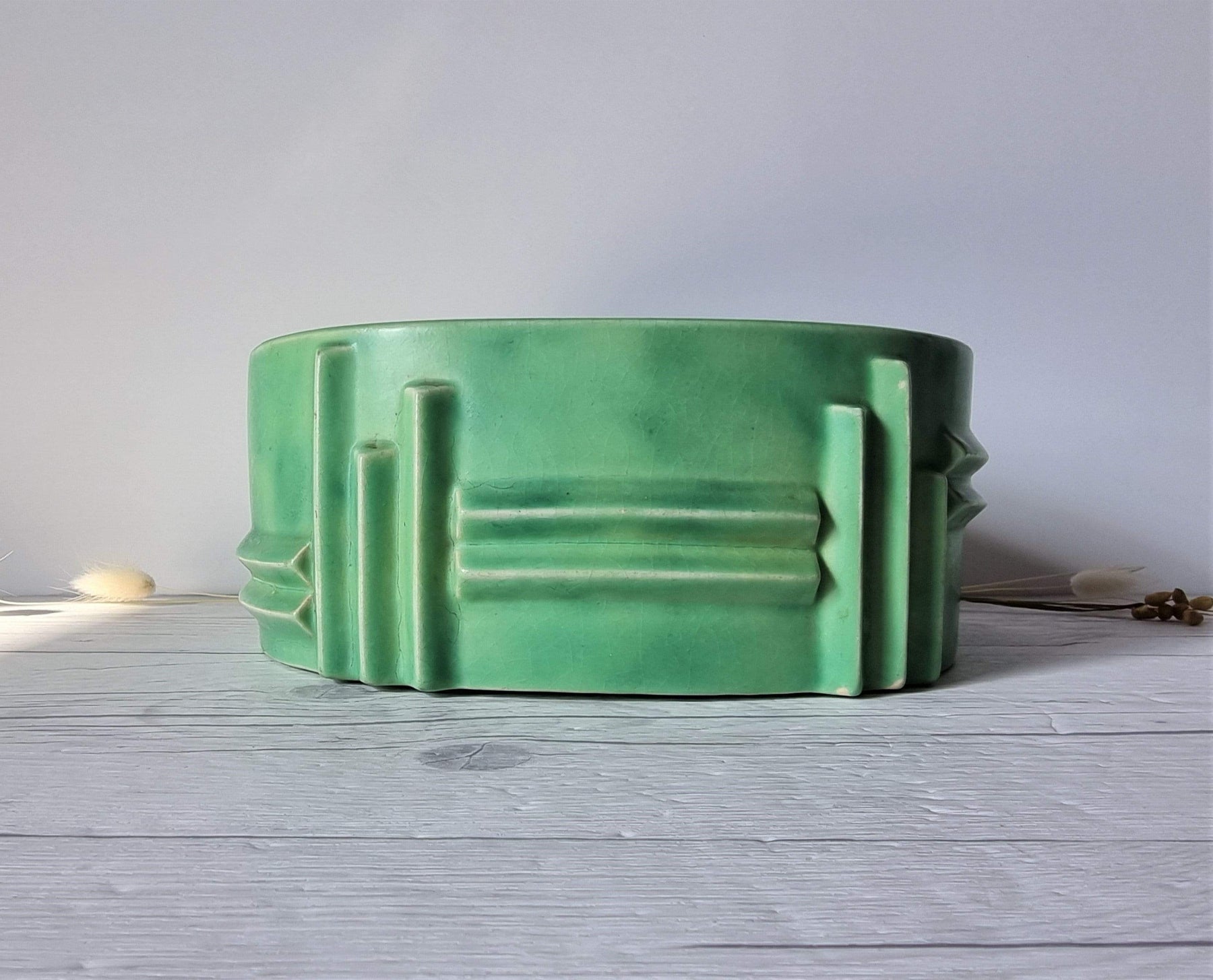 bauhaus planter Shorter and Son, Art Deco Bauhaus Geometric Décor Apple and Mint Green –  Haute Curature