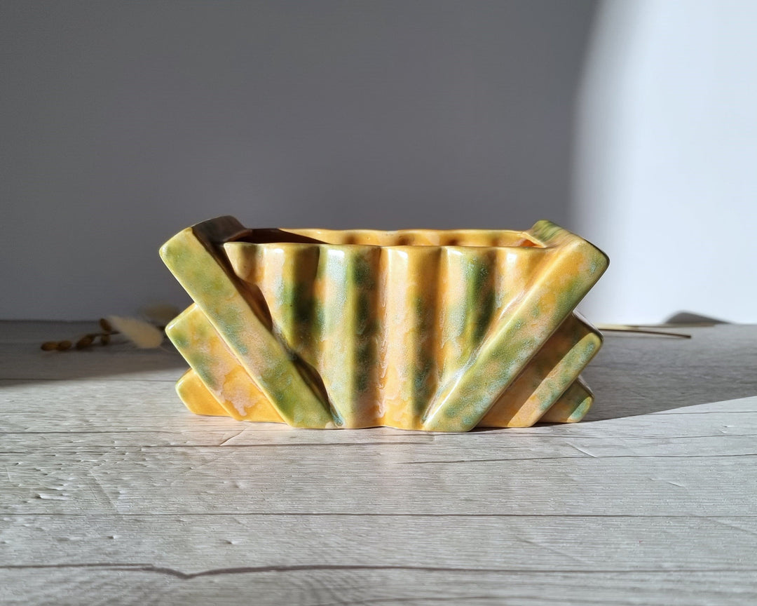 bauhaus planter Shorter and Son, Art Deco Bauhaus Geometric Décor Peach and Green Tea –  Haute Curature