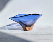 Skrdlovice Glass Glass Skrdlovice att. to Jan Beranek Indigo Blue and Peach Tea Pink Sculptural Art Glass Dish, 1970s Czech