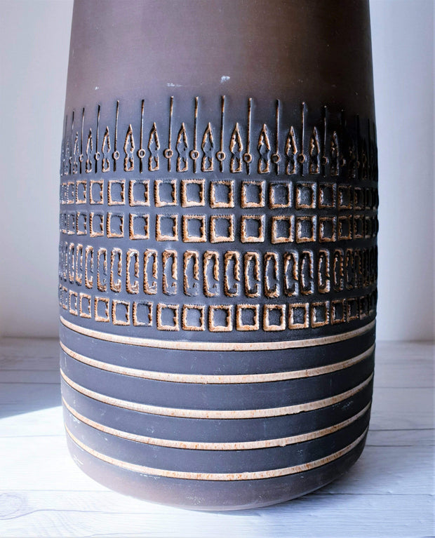 AnyesAttic Ceramic Ulla Winblad for Alingsas Ceramics, Mid Century Modernist Enamelled Sgraffito Floor Vase | Swedish