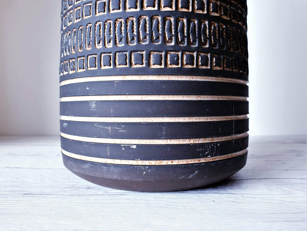 AnyesAttic Ceramic Ulla Winblad for Alingsas Ceramics, Mid Century Modernist Enamelled Sgraffito Floor Vase | Swedish