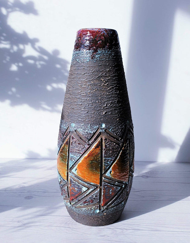 AnyesAttic Ceramic 1960s - 70s Tilgmans Scandinavian Modern, Sculptural Sgraffito in Gloss Glaze Floor Vase | Sweden
