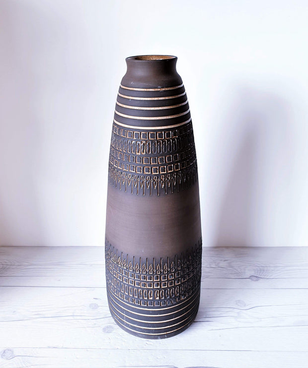 AnyesAttic Ceramic Ulla Winblad for Alingsas Ceramics, Mid Century Modernist Enamelled Sgraffito Floor Vase | Swedish