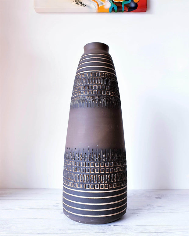 AnyesAttic Ceramic Ulla Winblad for Alingsas Ceramics, Mid Century Modernist Enamelled Sgraffito Floor Vase | Swedish