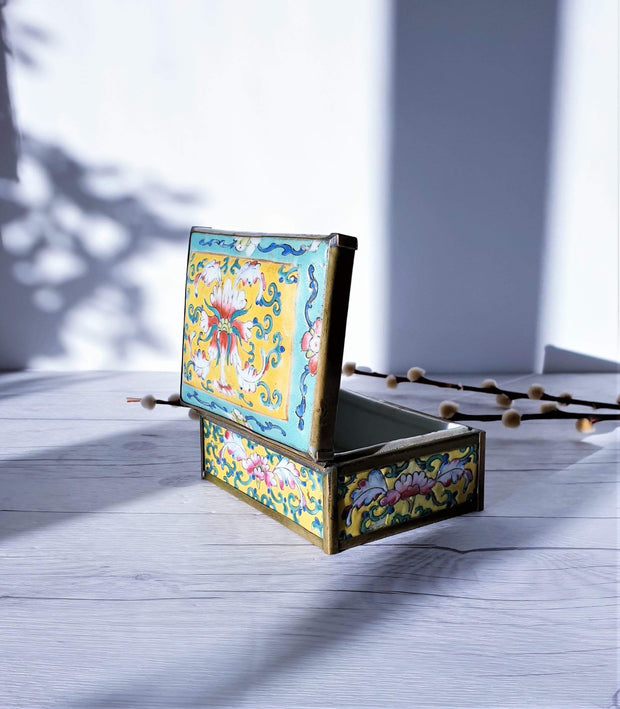 AnyesAttic Porcelain Antique Fencai 粉彩 Famille Rose Peony Pattern Brass Bound Porcelain Box | c.1900, Chinese