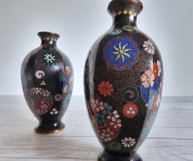 Asian Art Metals Pair of Takahara Komajiro Cloisonne Faceted Bud Vases, Kyoto-Jippo ware, Late Meiji Era, Japanese