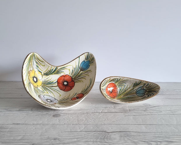 Haute Curature Ceramic Pair of Mid 20th Century Italian 'Alla Moda' Handpainted Poppies Art Pottery Dishes, 1960s