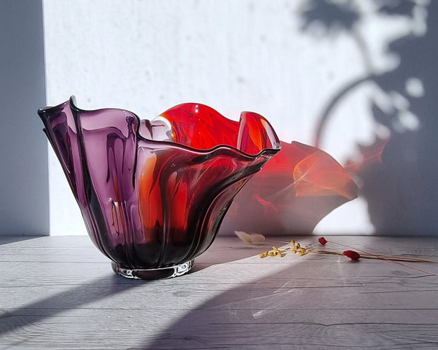 Hineri Iwatsu Glass Iwatsu Hineri Glassworks att, Scarlet and Violet Art Glass Abstract Anemone Centrepiece, 1960s-70s