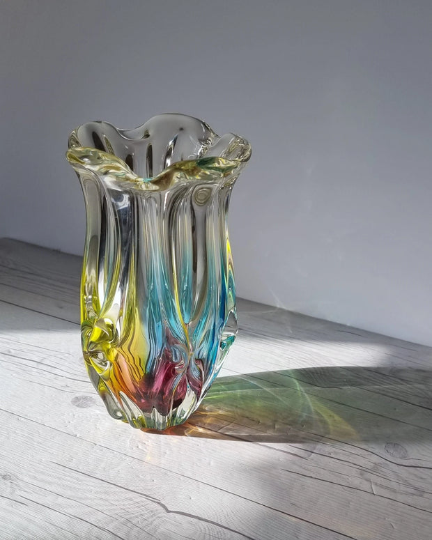 https://hautecurature.com/cdn/shop/products/narumi-glass-glass-sanyu-glassworks-narumi-fantasy-series-rainbow-sommerso-gathered-pleats-statement-vase-60s-70s-40146226675989_620x.webp?v=1672850465